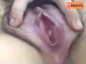 Em người yêu show cận cảnh âm đạo đang thở